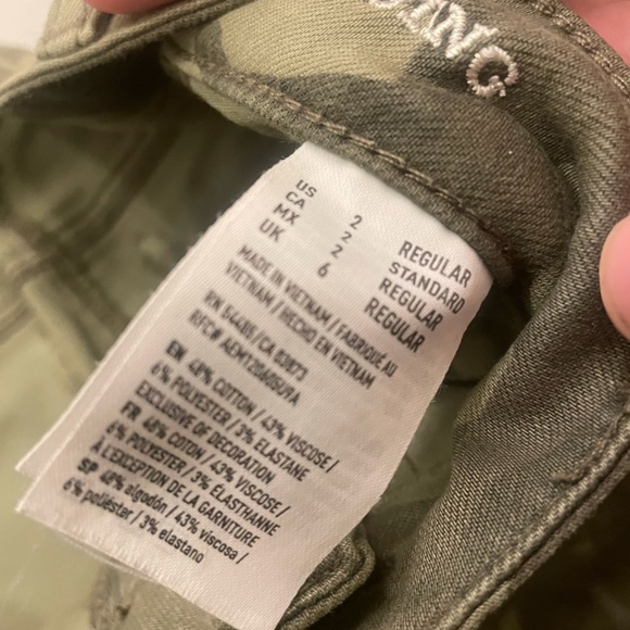 American Eagle women’s camo high rise jegging - Picture 2 of 4